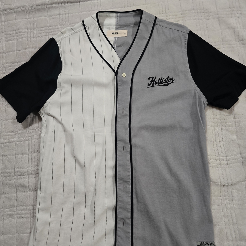 Hollister Men's Black and Gray Baseball Shirt